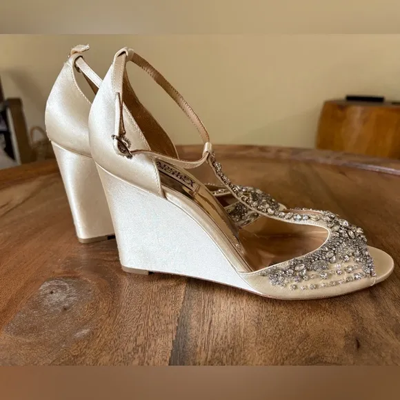 Badgley Mischa &quot;Sarah&quot; Satan Wedge size 9