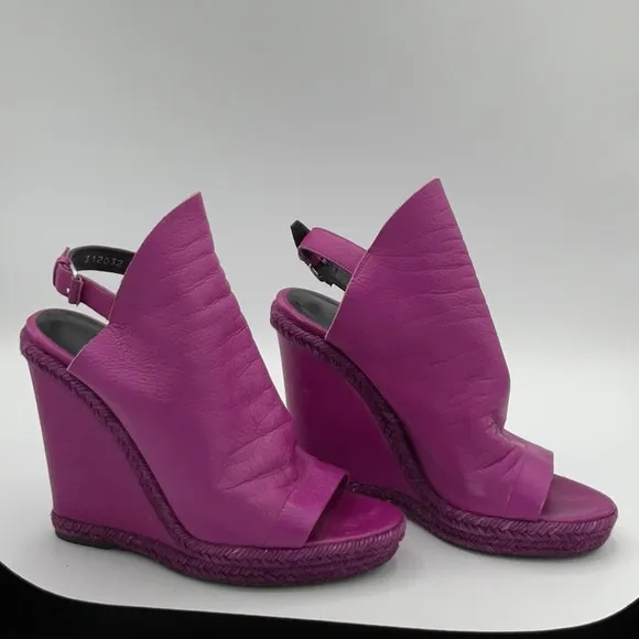Balenciaga Magenta leather glove wedge size EU 37
