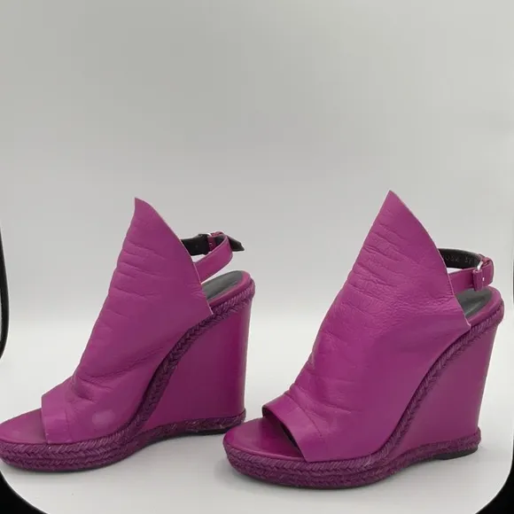 Balenciaga Magenta leather glove wedge size EU 37