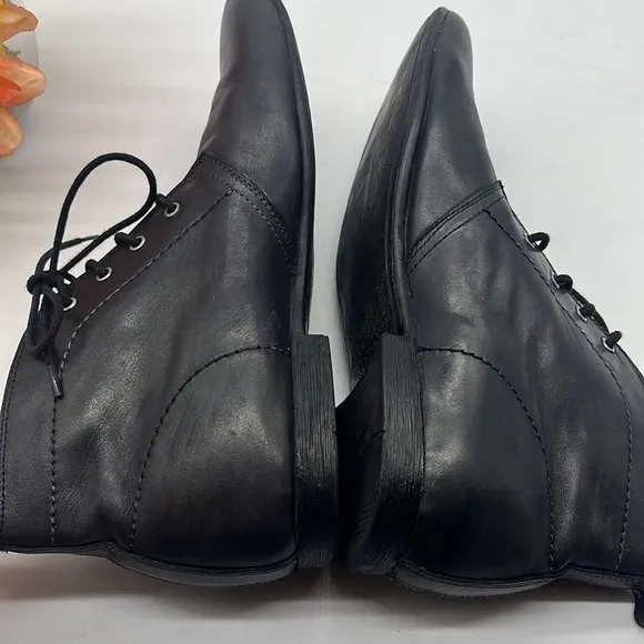BedStu Black Leather lace up chukka boots size 9 MN4062