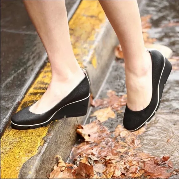 Betabrand All Weather Wedges Black Pebbled Leather | 9.5