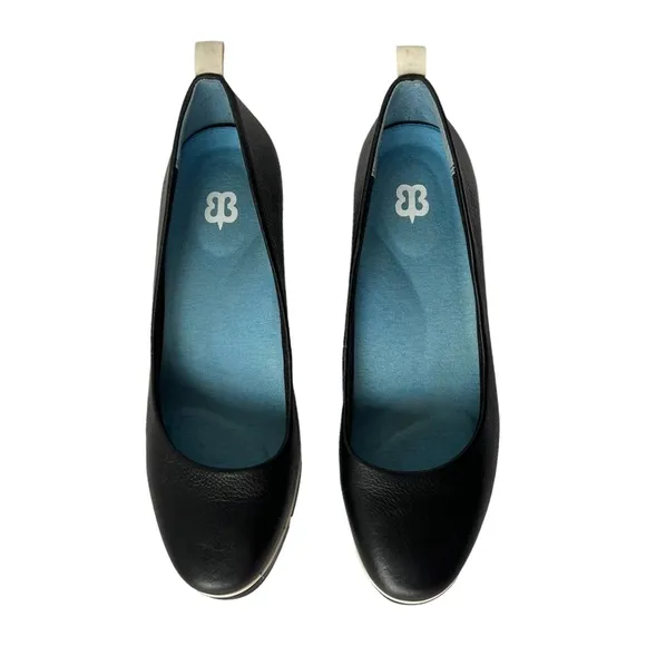 Betabrand All Weather Wedges Black Pebbled Leather | 9.5