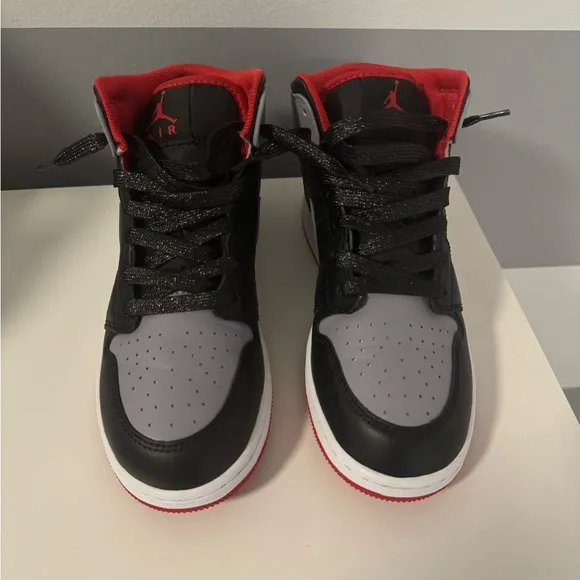 Big Kids Air Jordan 1 Mid 👟
