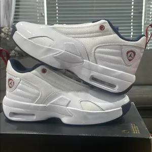 BIG KIDS' JORDAN MAX AURA 6 BASKETBALL SHOES