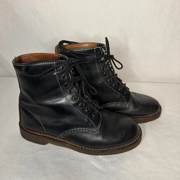Black Dr. Martins “Docs” Combat Boots Men’s Size 7 - missing loop on one shoe