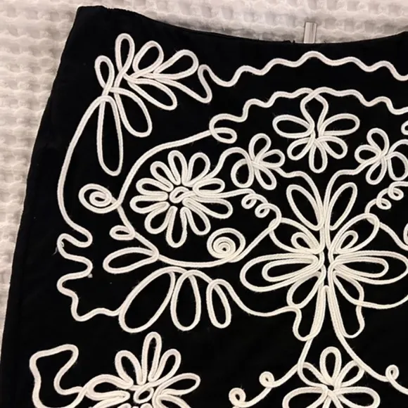 Black embroidered printed black &amp; white floral design mini skirt