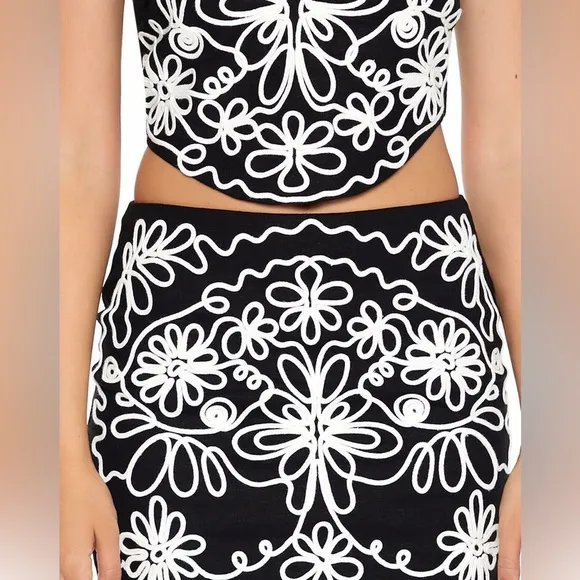 Black embroidered printed black &amp; white floral design mini skirt