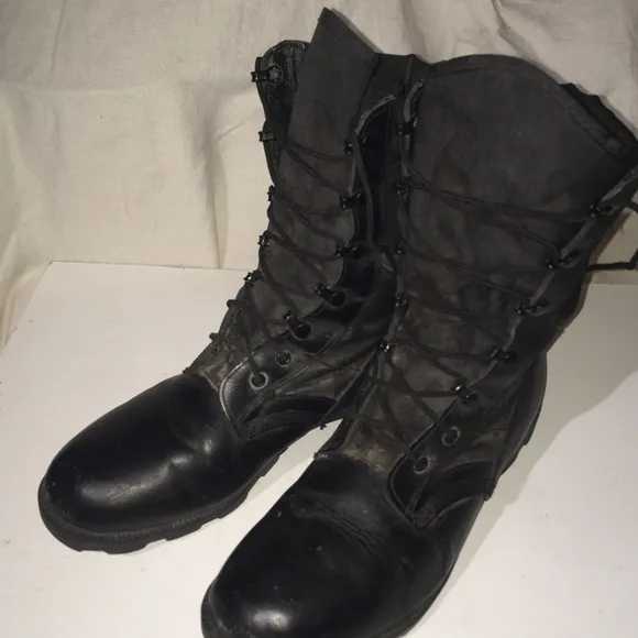 Black Leather Lace-Up Boots with High-Top Design
