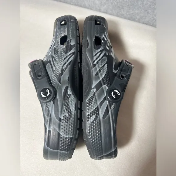 Black Venom Spider-Man classic clog Crocs, Size M7/W9‎ – repaired