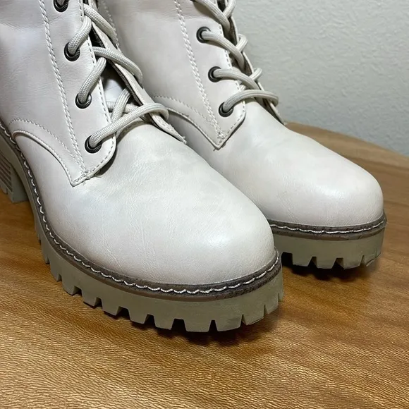 Blowfish LEITH Lace-up Vegan Leather Boots Off White/Cream Size 8.5