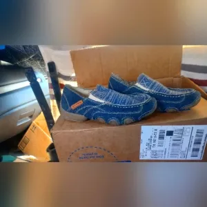 blue denim driving moccasins, (Roper) size 7