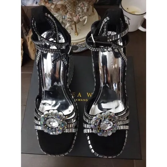 BNIB~AZALEA WANG Rosalia Black &amp; Silver Platform Sparkle Wedge Heel Sandals Sz 1