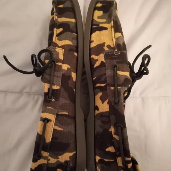 BNWOT Sperry two eye Authentic Original woodland camo boat shoes