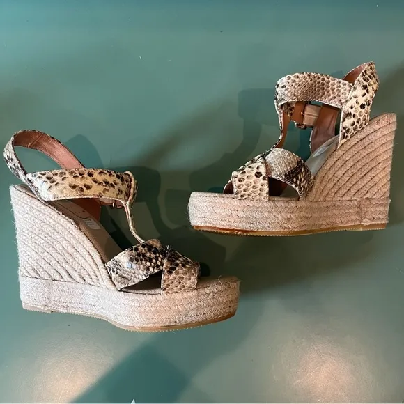BRAND NEW kanna Spain Python Wedges