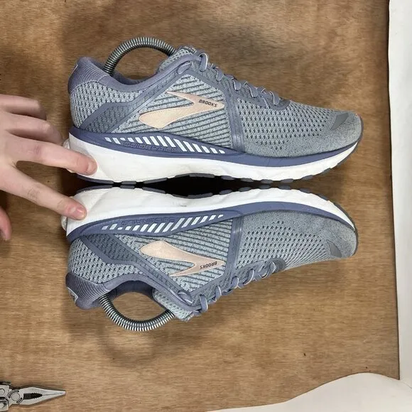 Brooks Adrenaline GTS 20 Women Size 10.5 1202961B073 Gray Running Shoes Sneakers