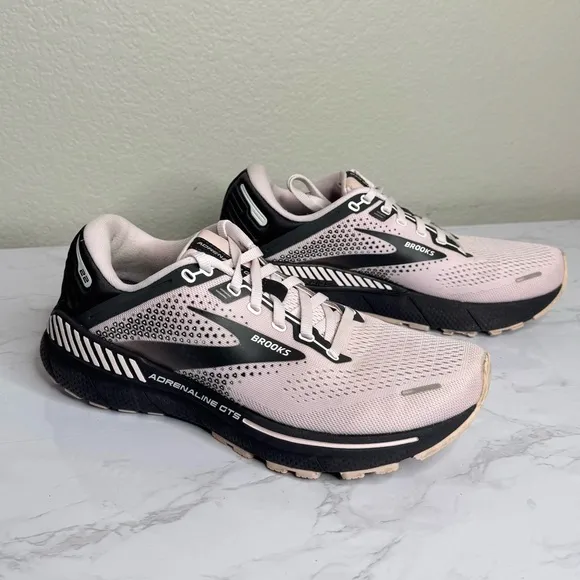 Brooks Adrenaline GTS 22 Women's Pink Athletic Shoes Performance Running Sz 9