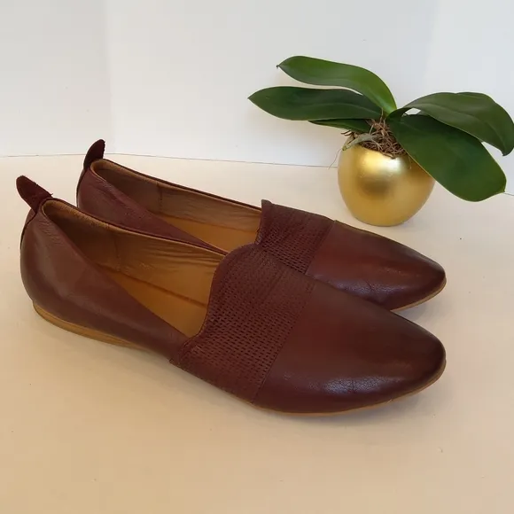 Bueno  Katy leather flats