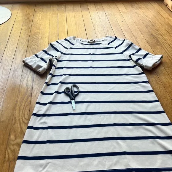 Burberry Size 10 Cream &amp; Navy Blue Striped Short Sleeve Step Hem T-Shirt Dress