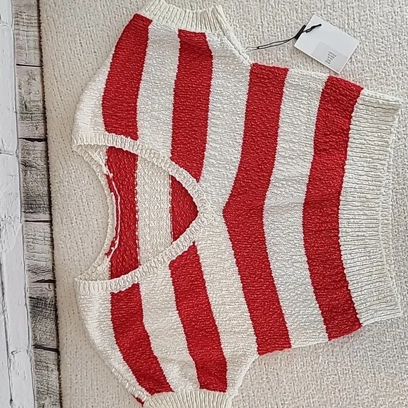 Callahan Striped V Back Nubby Knit Short Sleeve Sweater in Red/White - NWT