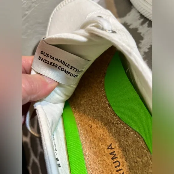 Cariuma sneakersMens 8- excellent condition, worn once