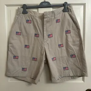 CASTAWAY ACKFORMANCE SHORT KHAKI WITH AMERICAN FLAG size 35