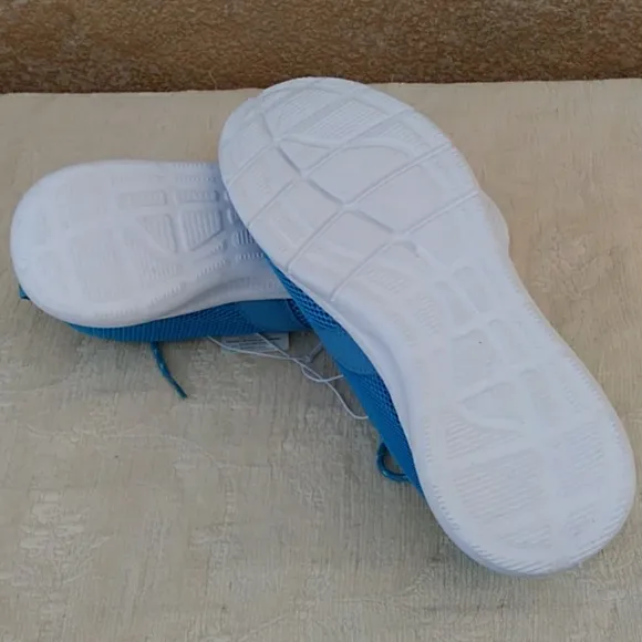 Champion Mesh Sneakers Foam Cushion Sz 9.5 NWT