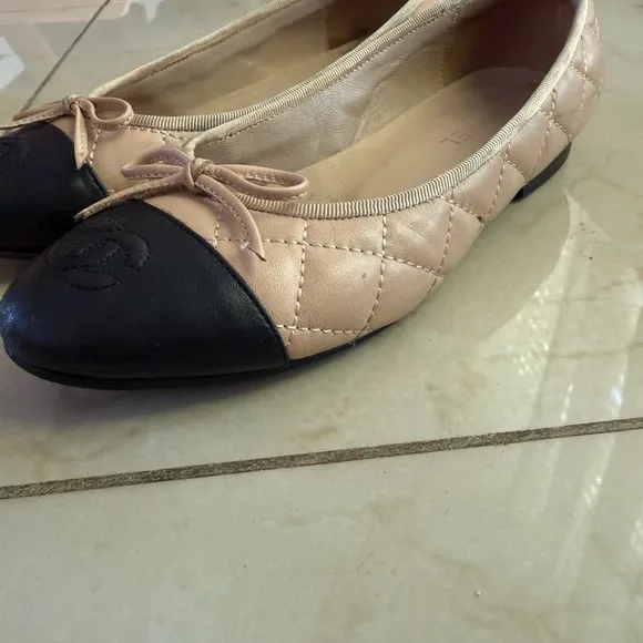 CHANEL Cream and Black Flats Timeless Elegance