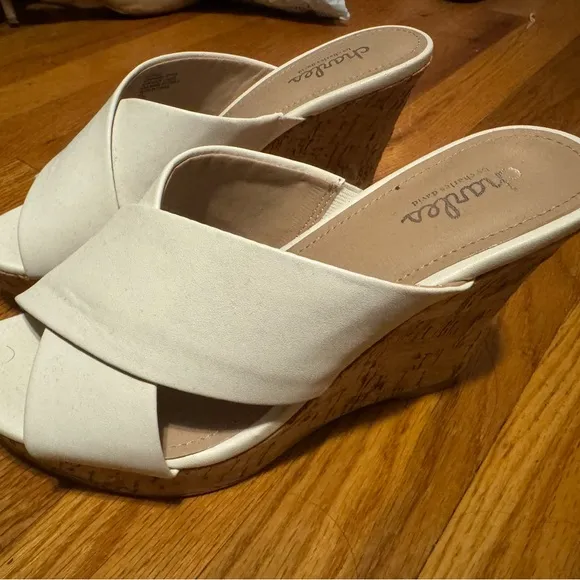 Charles David White Latrice Wedges 7.5