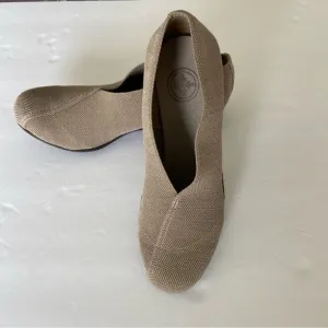 Charleston Shoe Co Tan Cape Stretch Herringbone Woven Slip-on -Size 8 - NWOT