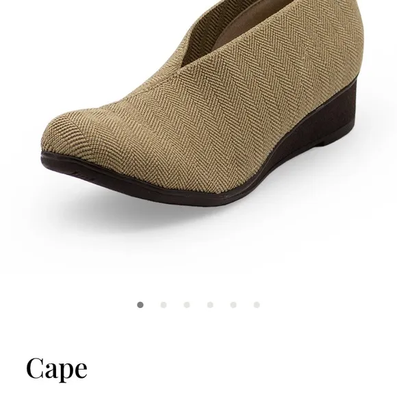 Charleston Shoe Co Tan Cape Stretch Herringbone Woven Slip-on -Size 8 - NWOT