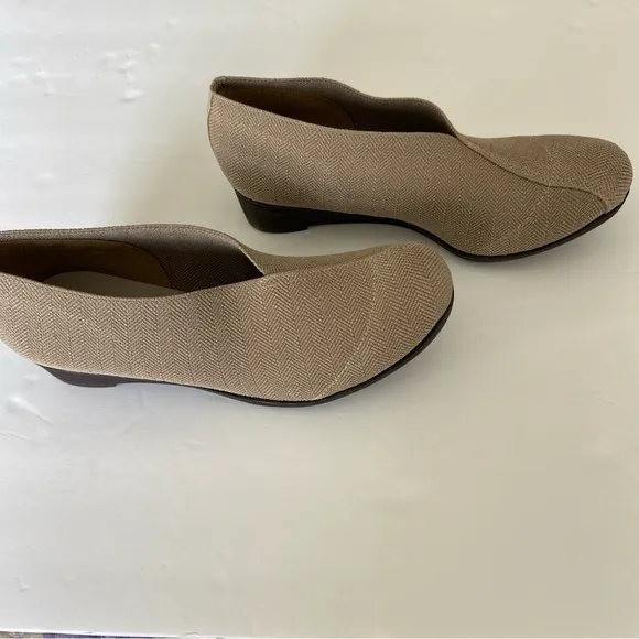 Charleston Shoe Co Tan Cape Stretch Herringbone Woven Slip-on -Size 8 - NWOT