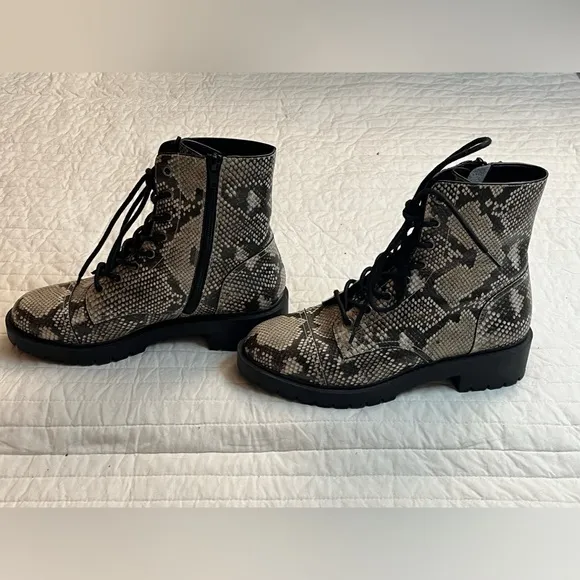 Chelsea &amp; Violet War Womens Black Tan Snakeskin Leather LaceUp Combat Bo…