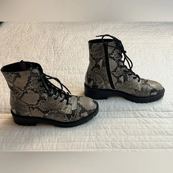 Chelsea &amp; Violet War Womens Black Tan Snakeskin Leather LaceUp Combat Bo…