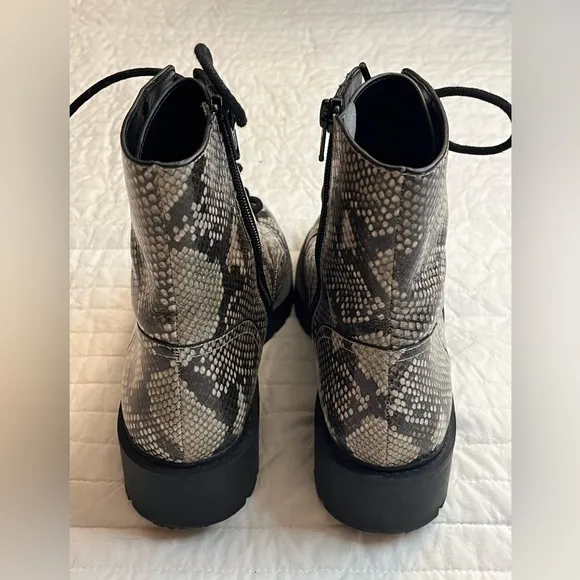 Chelsea &amp; Violet War Womens Black Tan Snakeskin Leather LaceUp Combat Bo…