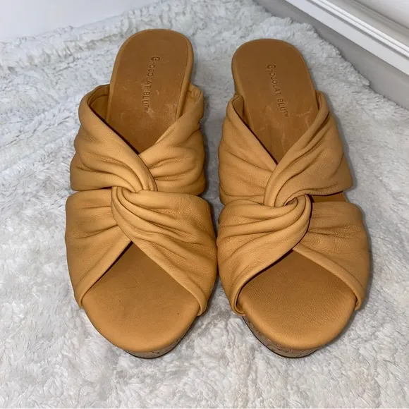 Chocolat Blu Wiley Camel Tan Suede Cork Platform Wedges Size 7