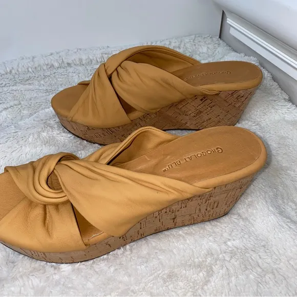 Chocolat Blu Wiley Camel Tan Suede Cork Platform Wedges Size 7