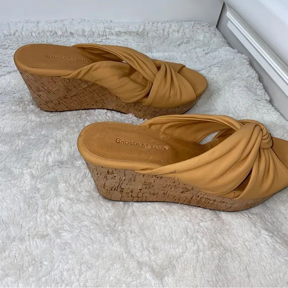 Chocolat Blu Wiley Camel Tan Suede Cork Platform Wedges Size 7