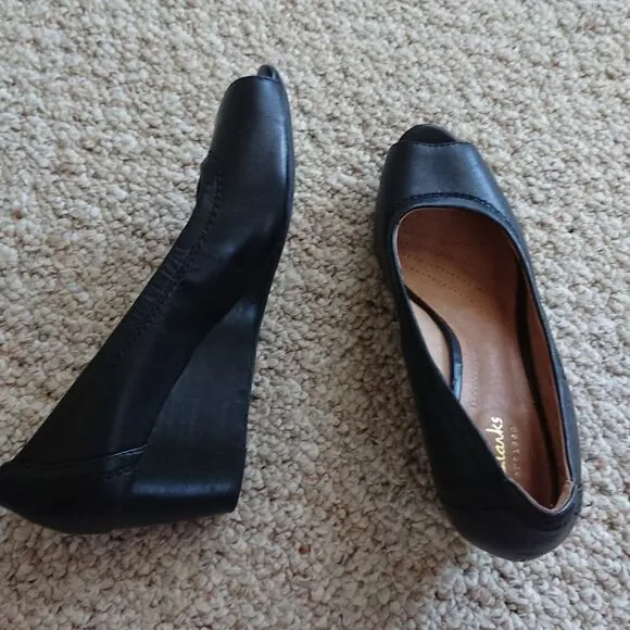 Clarks Artisan open toe wedges in black size 7.5
