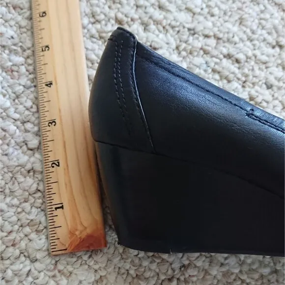 Clarks Artisan open toe wedges in black size 7.5