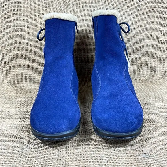 Clarks Booties Boots Suede Ankle Side Zip Navy Blue Women’s Size 8 M