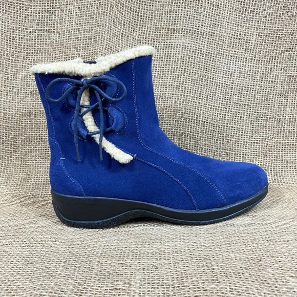 Clarks Booties Boots Suede Ankle Side Zip Navy Blue Women’s Size 8 M