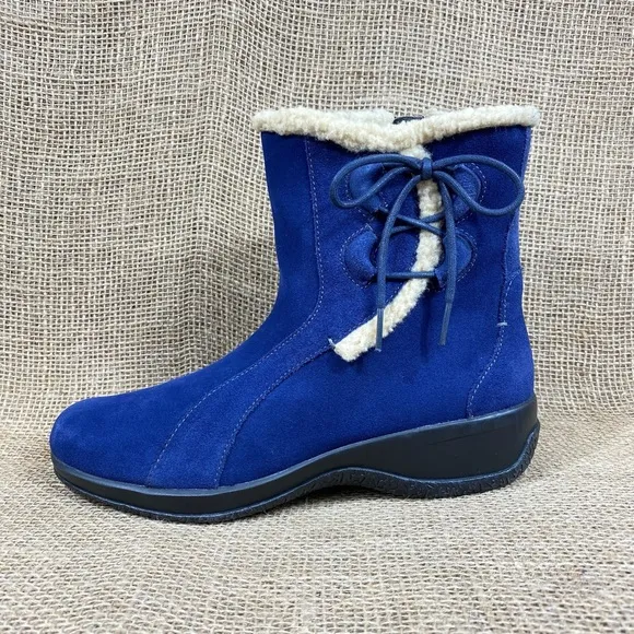 Clarks Booties Boots Suede Ankle Side Zip Navy Blue Women’s Size 8 M