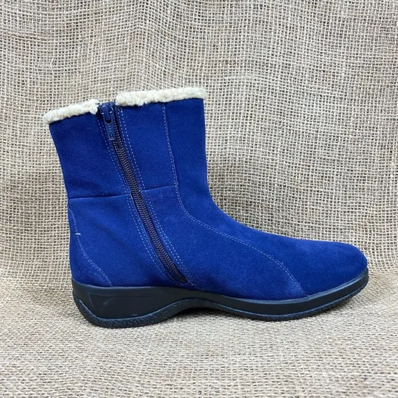 Clarks Booties Boots Suede Ankle Side Zip Navy Blue Women’s Size 8 M