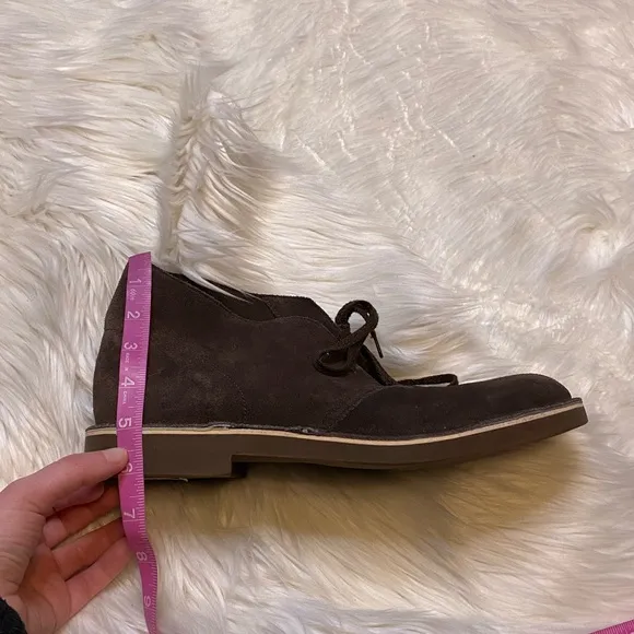 Clark’s men’s brown suede lace up chukka boots size 10.5