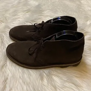 Clark’s men’s brown suede lace up chukka boots size 10.5
