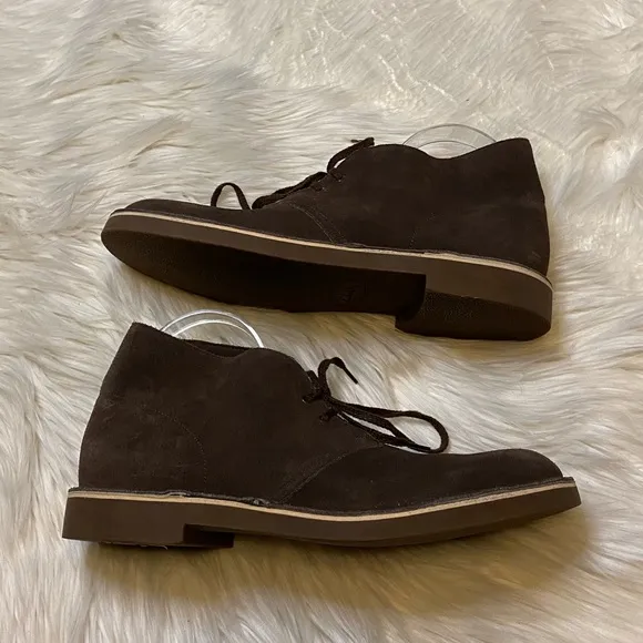 Clark’s men’s brown suede lace up chukka boots size 10.5