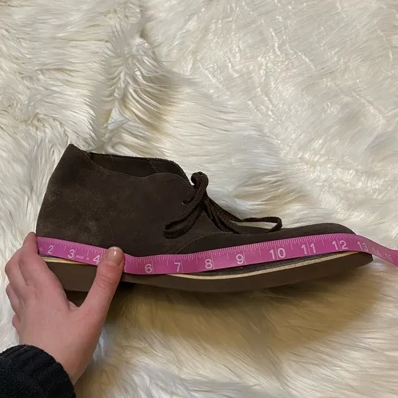 Clark’s men’s brown suede lace up chukka boots size 10.5
