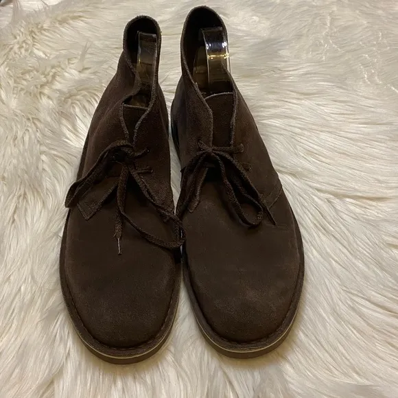 Clark’s men’s brown suede lace up chukka boots size 10.5