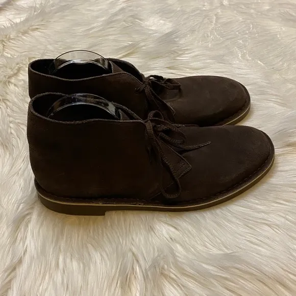 Clark’s men’s brown suede lace up chukka boots size 10.5