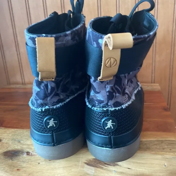 Clarks STAR WARS novelty print nature boots limited edition 9 combat Comic-Con